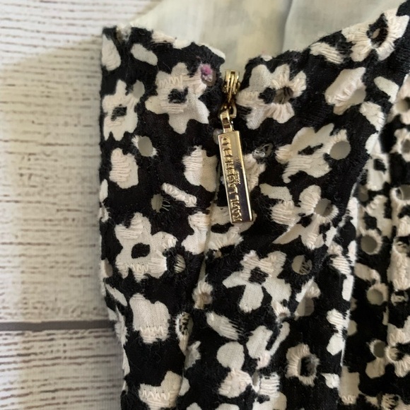 Karl Lagerfeld Floral Lace Eyelet Sleeveless Black/White Shift Dress in Size 2 - Picture 8 of 9